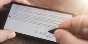 What Are the Benefits of Using a Smartphone With a Stylus?